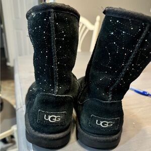 Black galaxy UGG classic 2 boot. Size 4 big kids. EUC $60